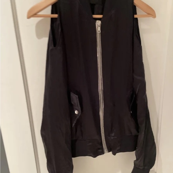 Rta open cold  shoulder jester bomber silk jacket size small - Picture 4 of 8